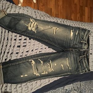 Medium wash AE distressed capris in size 8